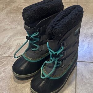 Sorel Kids Snow Boots - Black and Teal size 3